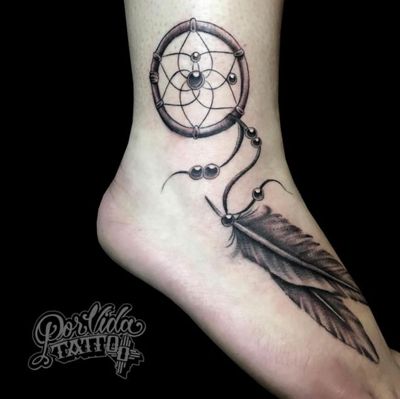  Tatouage attrape rêve sur la cheville et le haut du pied